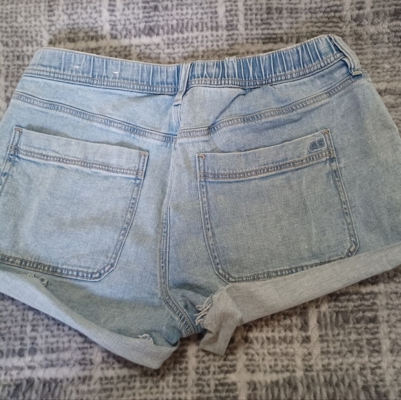 American Eagle Size 10 Light Wash Next Level Stretch Cuffed Denim Jean Shorts - Picture 5 of 7